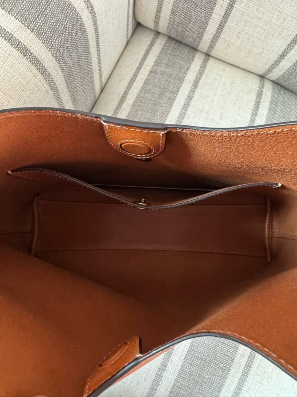 Authentic Coach Brooklyn 28 bag in Toffee color - Picture 6 of 10